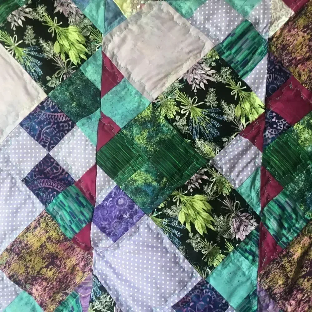 NWT Hand Crafted Lavender Florals With Gorgeous Coordinating Colors Quilt